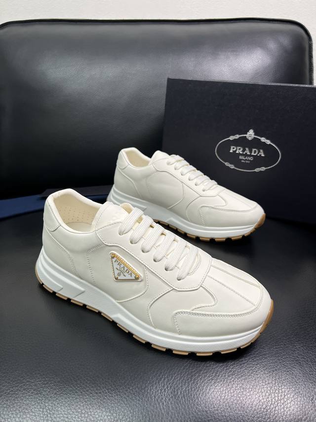 prada 顶级工艺品，普拉达 专柜同步，原厂配置意大利进口牛皮面料，进口牛皮内里垫，透气舒适，鞋底：原厂特供原版底，原厂跟单货 高品质 欢迎对比，码数 38-