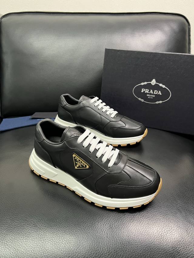 prada 顶级工艺品，普拉达 专柜同步，原厂配置意大利进口牛皮面料，进口牛皮内里垫，透气舒适，鞋底：原厂特供原版底，原厂跟单货 高品质 欢迎对比，码数 38-