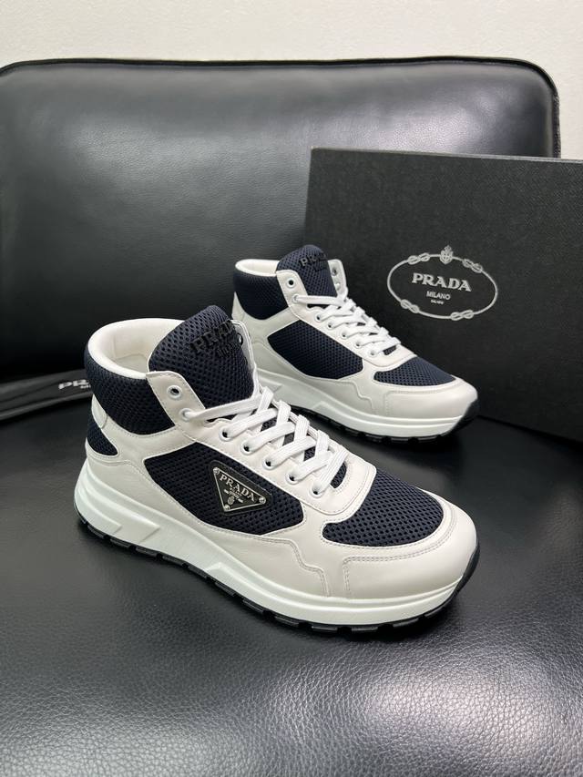 prada 高品质 顶级工艺品 普拉达 专柜新款，原厂配置意大利进口牛皮拼网面料，高品质复杂拼接工艺，进口牛皮鞋垫，网里透气舒适，鞋底：原厂特供原版底，原厂跟单