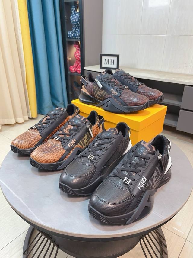 出厂价p Fendi 芬迪经典舒适男士，官网真丝布料真皮内里原版超轻橡胶材质粗纹大底 这种独特的轻薄风格适合这个季节的随意而精致的感性，上脚舒适自然 秋冬休闲出