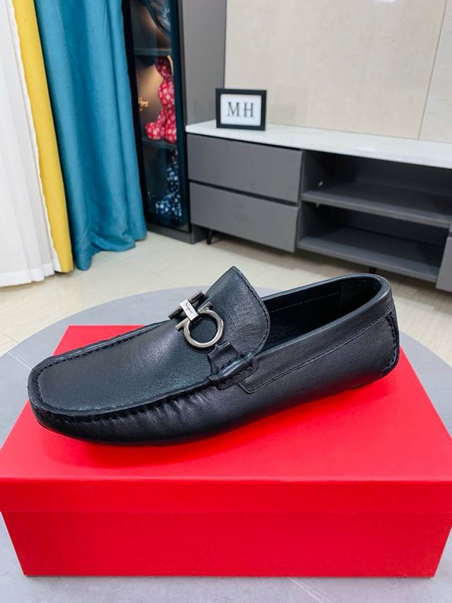 出厂价p 内配有包装 Ferragamo 菲拉格慕爆款时尚豆豆鞋原版开模好质量看得见，进口高端头层牛皮荔枝纹奢华羊皮内里纹路很清优质防水防滑耐磨大底高品质低价位
