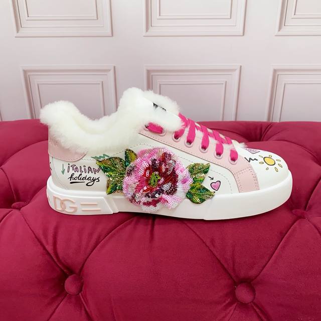 实价： 毛里为订做款. 女款高端版本 品牌大底Dolce & Gabbana 高端质量 品牌大底 独家精工定制上市 工艺点缀绝美奢华闪耀 精湛的做工 众多人至爱
