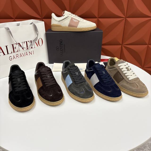 vt新品 Valentin* Garavan* 华伦～ 低帮运动鞋板鞋系列 鞋面采用高品质的绒面革和皮革材质，绒面革质地柔软细腻，触感舒适，内里黑色小牛皮打造