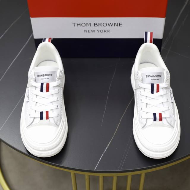 出厂价pp： Thom Browne#汤姆.布朗尼Tb.爆款热卖高档牛皮拼接 舒适羊皮内里 橡胶耐磨大底，立体感十足时尚百搭38-45 45订做不退换