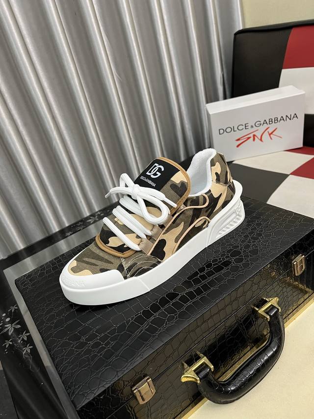调工厂p价 男装男鞋 运动原单新款Dolce＆Gabbana 顶级原单Dg重工系列，新款休闲时尚鞋版型简洁大气，时尚专属时尚又大方。原版进口小牛皮，舒适的羊皮内