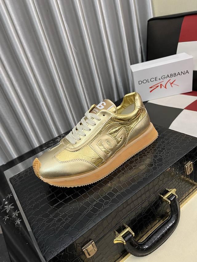 调工厂p价 男装男鞋 运动原单新款Dolce＆Gabbana 顶级原单Dg重工系列，新款休闲时尚鞋版型简洁大气，时尚专属时尚又大方。原版进口小牛皮，舒适的羊皮内