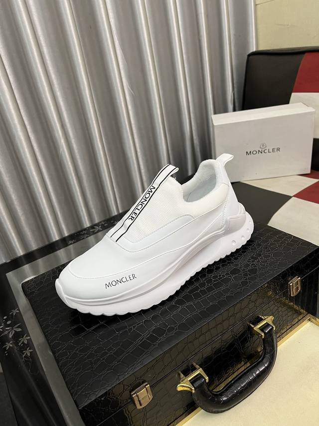 调工厂p价 男装男鞋 运动原单 Moncler 蒙口、官网同款 高品质男鞋 材料：定制小牛皮 网布透气内里真皮鞋垫 原版开模防滑大底款式类型：男士休闲运动鞋 系