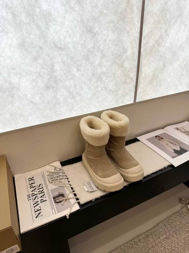工厂p价 女装女鞋 运动原单小毛领雪地靴低 中 高 太可爱啦！ 冬天的安全感是这双雪地靴给的！暖乎乎 行走的羊咩咩实在是太可爱啦超美腻 简洁、精美风格是很多女孩