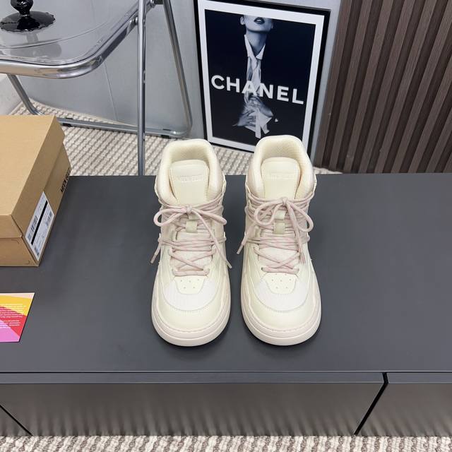出厂价p 女装女鞋 运动原单 独家顶级版本 Moon Boot2025Vs早秋最新雪地靴系列 丑萌绑带雪地短靴 忘了Ugg吧，时髦人都在穿Moon Boot雪地