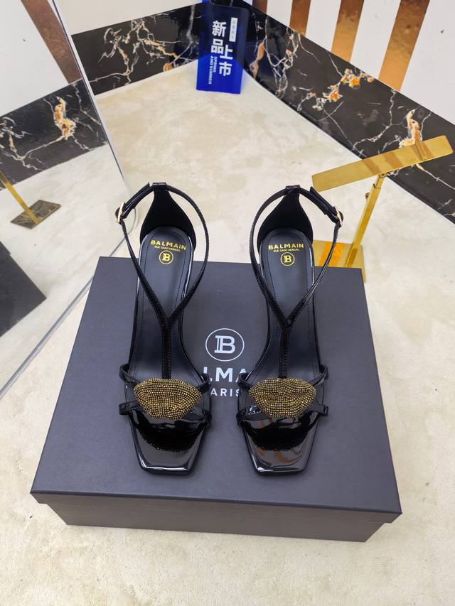 工厂p价 女装女鞋 运动原单 Balmain巴尔曼秋冬2025最新款走秀时装 嘴唇时髦高跟凉鞋 巴尔曼 愈发別致出众 赶紧来一双巴尔曼小美鞋率性的 无敌气场无敌
