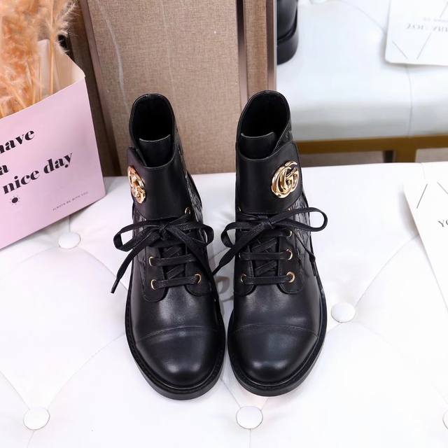 工厂p价 女装女鞋 运动原单上图必爆专柜经典款，头层粒面牛皮面料，羊皮内里，垫脚，跟高2.5Cm，5-40码， 41码可订做，不退换
