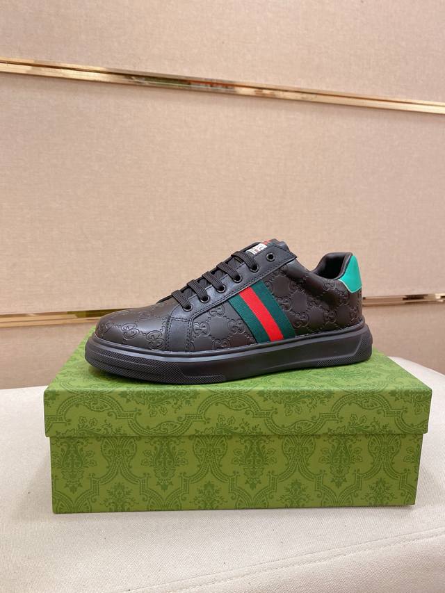 调工厂p价 男装男鞋 运动原单 高品质新款 Gucci 古奇 专柜同步上市， 新款男鞋、面料精选进口牛皮，内里:羊皮内里。高端气垫开模防滑橡胶大底，精美线条、简