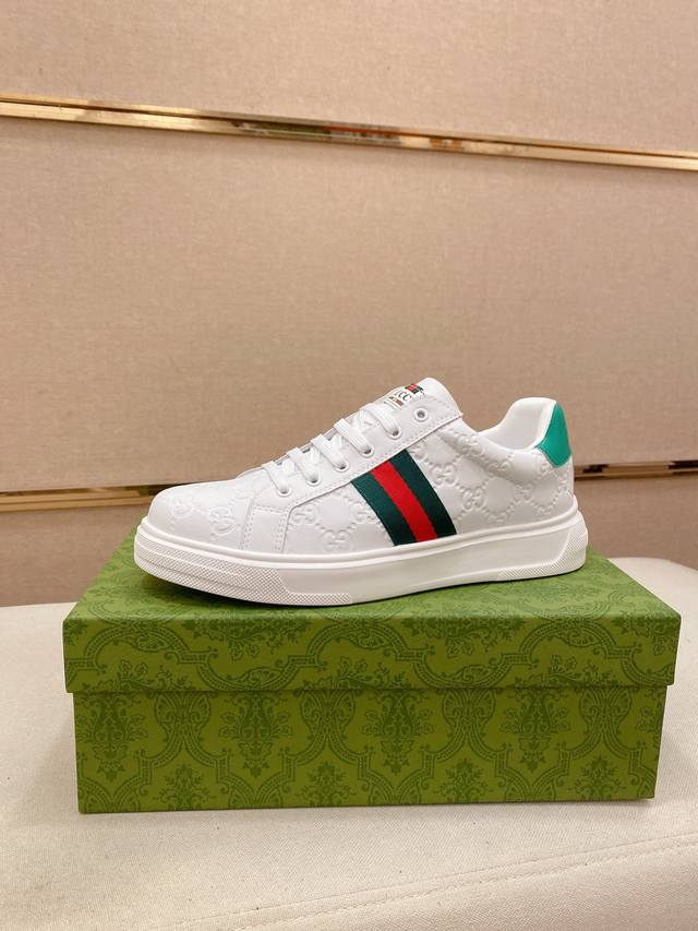 调工厂p价 男装男鞋 运动原单 高品质新款 Gucci 古奇 专柜同步上市， 新款男鞋、面料精选进口牛皮，内里:羊皮内里。高端气垫开模防滑橡胶大底，精美线条、简