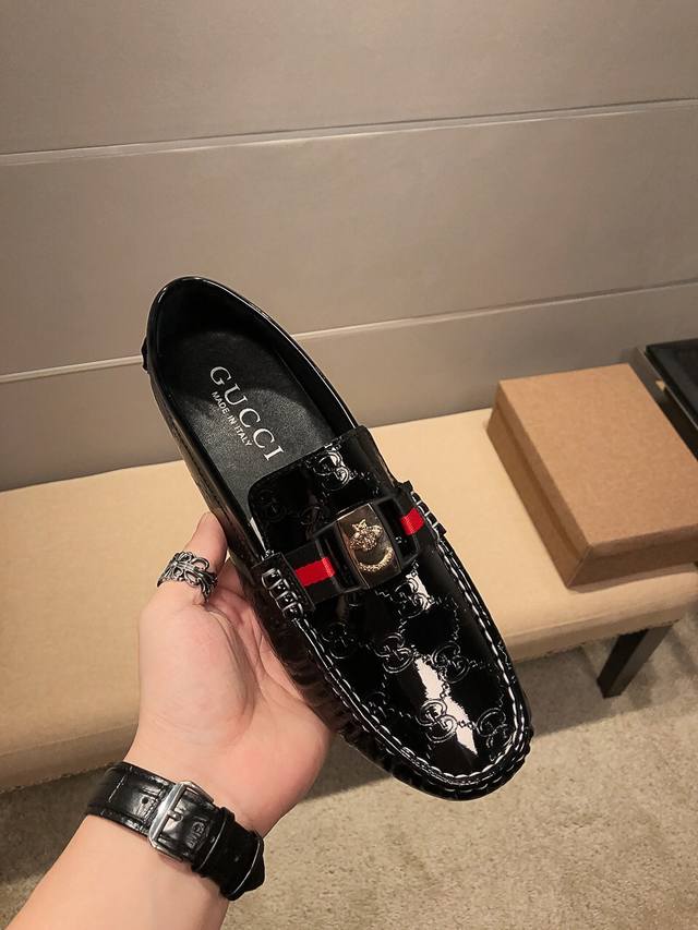 调工厂p价 男装男鞋 运动原单，古奇，官方新款四季潮鞋 专柜品质，1:1优质做工，鞋面:进口牛皮，全真羊里，时尚懒人商务风设计，休闲乐福款，跑步鞋青年人最适合不