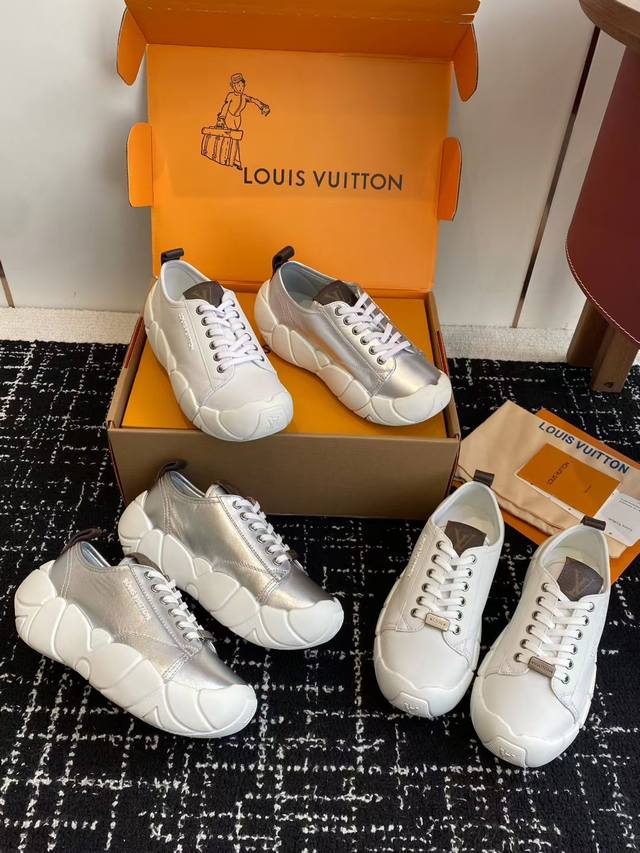 工厂p价 Louis Vuitton 25款Lv 路易威登秋冬新厚底小白鞋 休闲鞋 可爱十足非常减龄，完全不害怕显腿短，穿上后显得腿又瘦又直，超级推荐！ 简约好