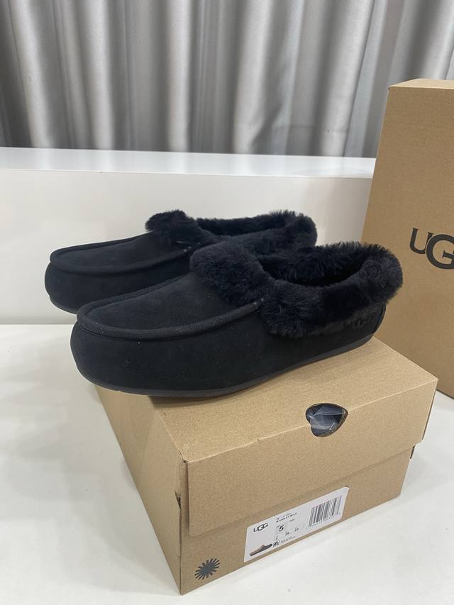 工厂p价 女装女鞋 运动原单 Ugg 秋冬新款 圆头内增高平底 居家户外毛毛拖鞋 质感细腻。鞋口处环绕着柔软的毛绒，既增添了温暖感，又让整体造型更显可爱精致。简
