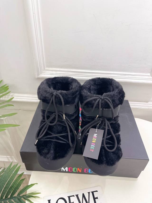 工厂p价 女装女鞋 运动原单 Moon Boot 月亮靴2025秋冬爆款雪地靴系列 这款丑萌滑雪鞋今年非常爆，色彩搭配非常时尚 超酷个性非常强！潮派炸街！各大网