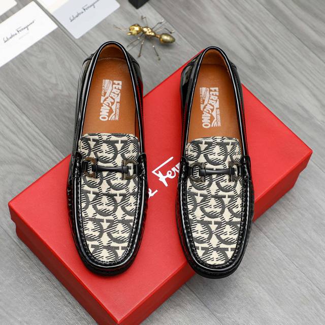 商品商标：Ferragamo 菲拉格慕 休闲套脚男鞋 正码码数: 38-45 45.定做不退换 商品材料：精选透气织布鞋面 牛皮内里 橡胶大底