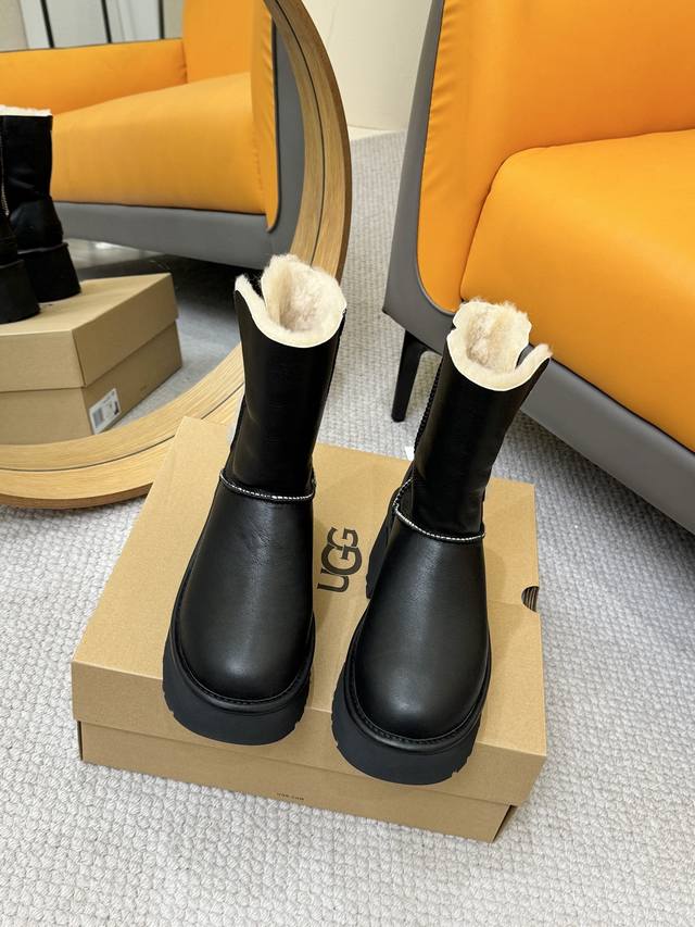 工厂p批p 宋雨琦同款，超级好穿！ 一款鞋子三个穿法！ Ugg ｜慵懒爵士风格真的太爱啦！ #Ugg全新上市的埃斯米系列高筒： 7Cm的坡跟厚底 轻盈舒适皮毛一