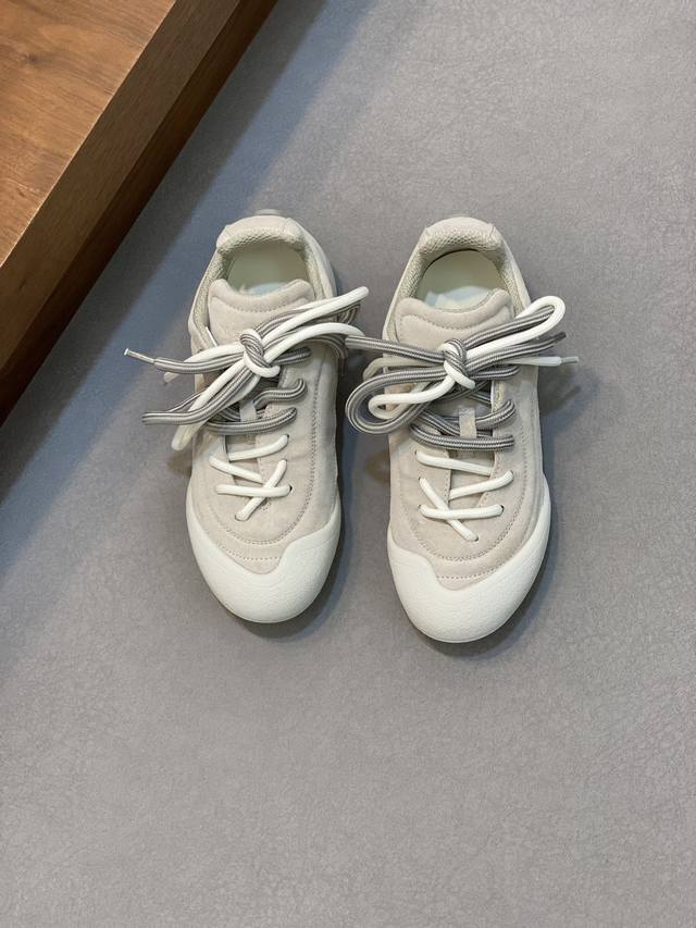 Alexander Mcqueen 亚历山大 麦昆 最新 Flexion系列 情侣款 复古运动鞋 德训鞋 这款Flexion Off White色调粒面皮革低帮