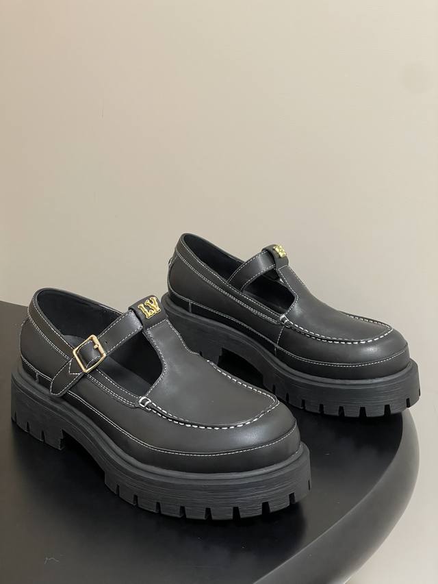 25Ss早秋新款Louis Vuiteeon Lv Bubble 玛丽珍男士厚底小皮鞋乐福鞋 Lv Bubble 系带鞋取材光滑牛皮革，巧妙诠释pharrell