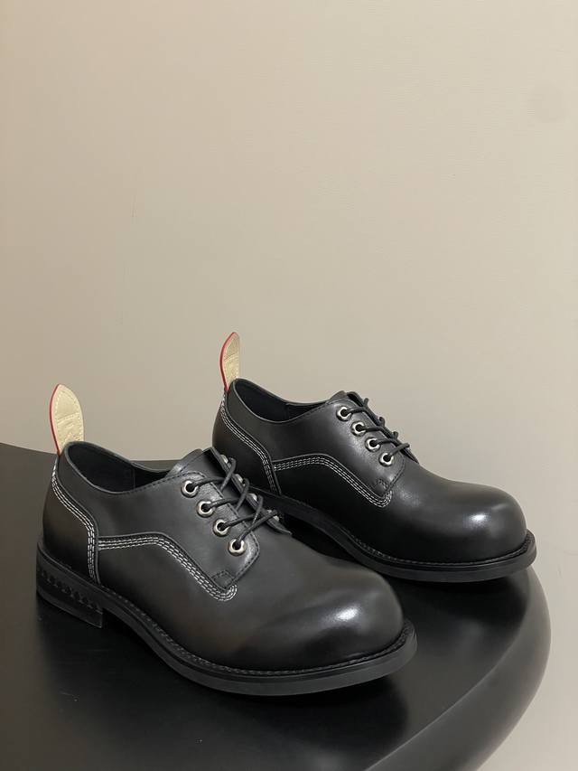 25Ss早秋新款Louis Vuiteeon Lv Bubble 系带鞋男士厚底小皮鞋 Lv Bubble 系带鞋取材光滑牛皮革，巧妙诠释pharrell Wi