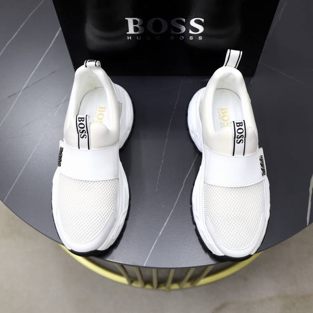 出厂价pp： 品牌：Boss 标准码：38-44 45订做 等级：官网同款 材料：原版皮料拼接 舒适透气内里 原厂耐磨大底 款式类别：男士时尚休闲鞋 跑步 运动