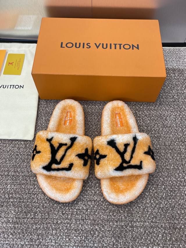 工厂p价p 厚底加10 Louis Vuitton 2025秋冬新款时尚百搭羊羔毛女拖鞋 Lv字母Logo平底圆头拼色露趾居家鞋 材质:进口羊羔毛+原版开模防滑