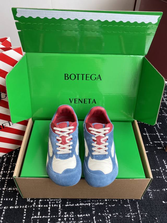 代购级皮布面420 全皮面 Bottega Veneta Bv葆蝶家 25Ss新款 情侣款 阿甘鞋 德训运动鞋 Sneaker科技尼龙和绒面打造，灵感来自复古球