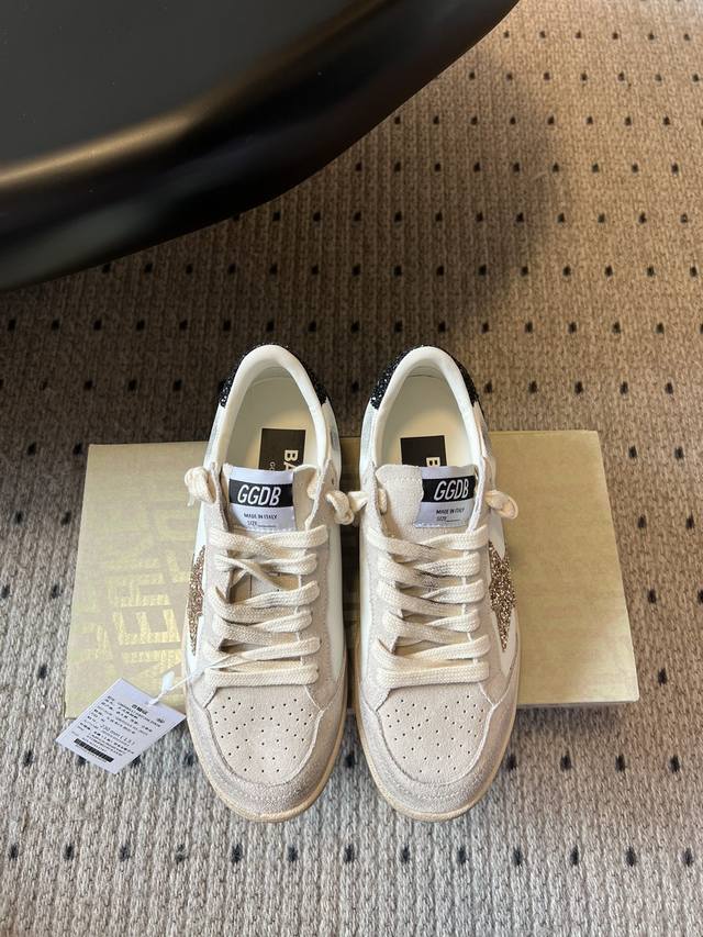 代购级 Ggdb Golden Goos* 25Ss 德训鞋 Ggdb经典情侣款小脏鞋 火红程度上怼小白鞋，下踩各类小脏鞋！ 明星私服上脚示范 ×就是这么百搭