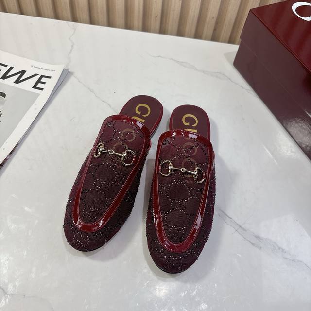 橡胶底 真皮底100 新款 Gucci高端精品拖鞋古驰 漆皮G G水晶 网钻奢华水晶乐福鞋顶级代购品质！原版1:1复刻，毎个细节皆经过精心打磨细腻制作.可与Zg