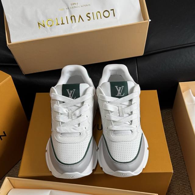 顶级版本：男款 Lv 路易威登 L家驴牌 最新Classic系列 厚底 休闲 运动鞋 原版购入开发 做货 这款Classic 运动鞋于 2025 秋冬男士系列初
