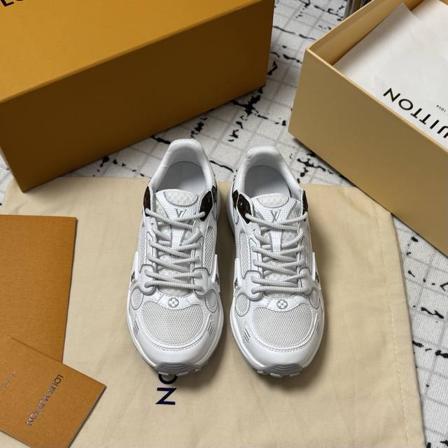 顶级版本：情侣款 Lv 路易威登L家 驴牌 最新Olympia系列 情侣款 银角大王 休闲 运动鞋 跑鞋 本款 Lv Olympia 运动鞋融合网格面料与金属质
