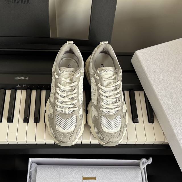 Size 35-46 46订做不退不换 顶版Dior Chrono 运动鞋新品 24S 明星款 混合搭配各种材质 超好搭好穿 ，上脚绝绝