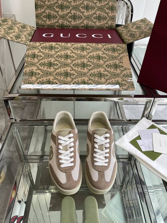 男款 Gucci 25Ss新色 休闲小白鞋 爆款推荐，原版Tpu鞋底、原版面料、牛皮内里牛皮垫脚 原版套楦工艺一比一折骨复刻！舒适追求极致！ 面料：进口牛反绒+
