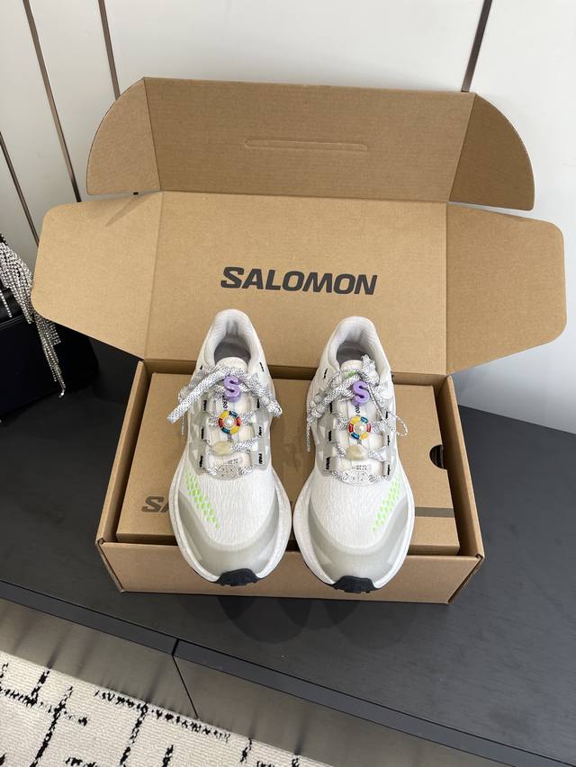 配饰30 Salomon Xt Whisper 萨洛蒙 Mm6联名款户外 休闲 运动鞋 顶级版本，全新演绎的专注于其空气动力学的外观上，标志性白色与奶油色带来都