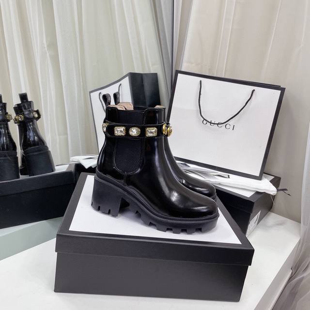 工厂p价 Gucci 古奇官网经典款，绑带短靴，高帮厚底，采用沟纹鞋底设计，专柜主打系列，原版打造代购级别，进出专柜无压力 面料:采用意大利小牛皮 开边珠 内里