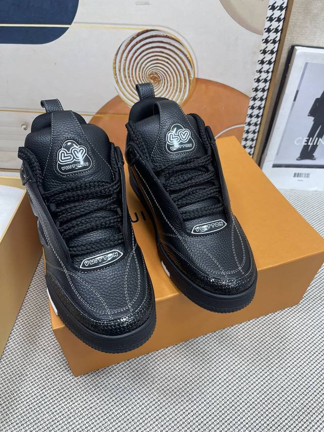 顶级版本 面包鞋 Lv-路易-威登 pk市场一切版本 情侣款 走秀新款 篮球板鞋 代购品质 原版1：1开发复刻！！上脚非常舒适 做工精细 鞋面由意大利进口小牛皮