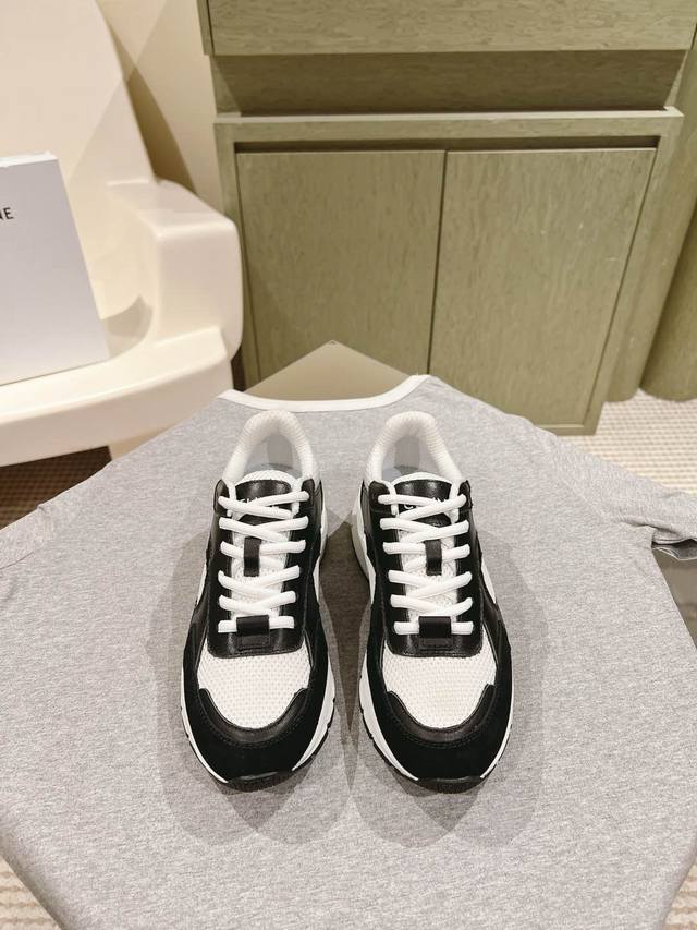 运动鞋 225 思琳新款休闲运动鞋 火爆推出新的配色版型 整体设计简约和经典配色 可以闭眼入的那种Celine Homme Celine全新Trainer系列