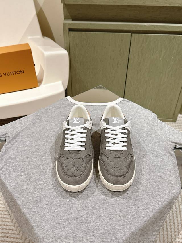 225 新款运动鞋 厚底 休闲！原版购入开发 做货 Lv Discovery 系带鞋亮相路易威登 四秀场，以科技网格面料和金属质感合成材质塑造流线型设计 品牌元