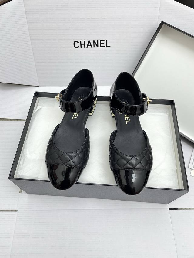 飞机盒10 Chanel25Ss夏季新款拼色搭扣玛丽珍鞋凉鞋 专柜品质 每年必入的经典款之一！设计 更加彰显和品味～所有材质都根据原版定制！购入正品开发。万能百