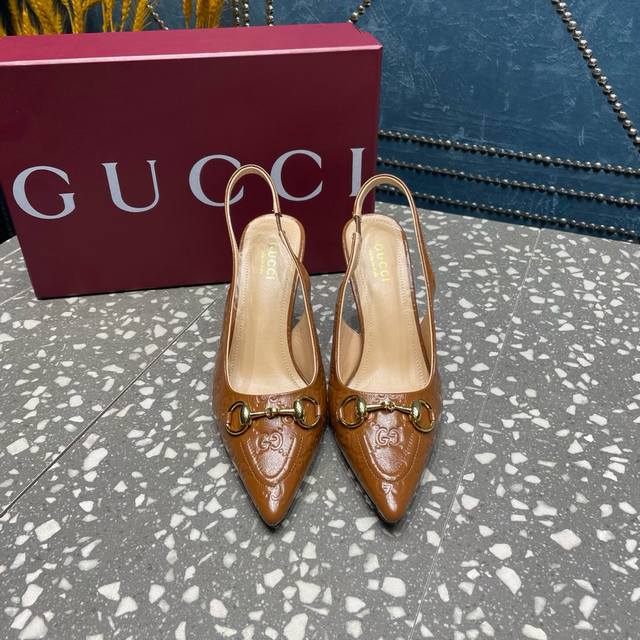 gucci 古驰系列高跟女鞋 原版1：1开发，精心调制的鞋楦，皮料 特殊材料按原版开发.扣件细腻到无可挑剔！ ①鞋面：牛皮 压品牌字母品牌字母布料 烫钻 ②内里