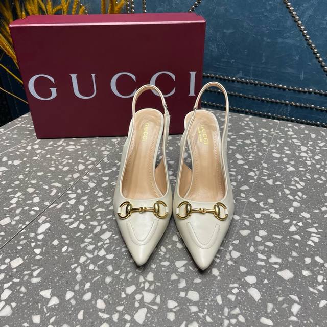 gucci 古驰系列高跟女鞋 原版1：1开发，精心调制的鞋楦，皮料 特殊材料按原版开发.扣件细腻到无可挑剔！ ①鞋面：牛皮 压品牌字母品牌字母布料 烫钻 ②内里