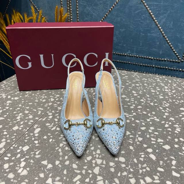 gucci 古驰系列高跟女鞋 原版1：1开发，精心调制的鞋楦，皮料 特殊材料按原版开发.扣件细腻到无可挑剔！ ①鞋面：牛皮 压品牌字母品牌字母布料 烫钻 ②内里
