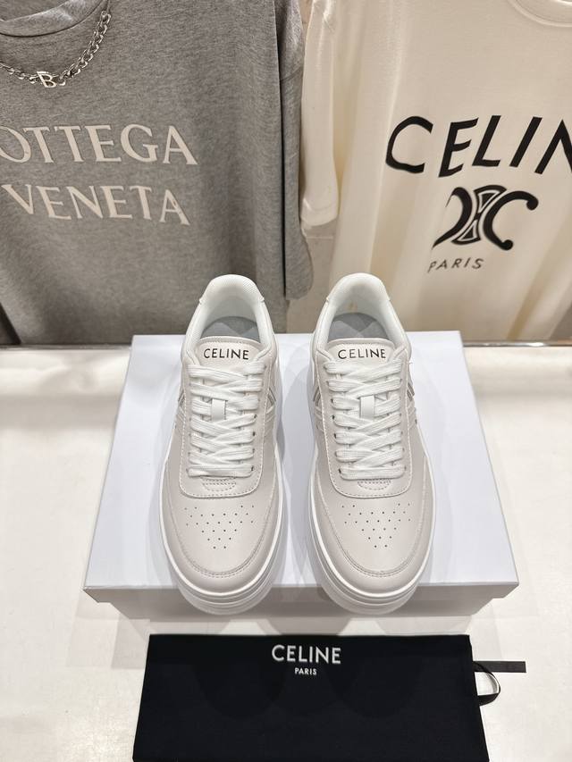 高版本出厂 厚底 Celine*思琳赛琳 2025Ss新款徽标系带厚底休闲鞋小白鞋 简单舒服，干净利落，增高显腿细，无论是单穿还是搭配阔腿裤，高街又复古一起来做