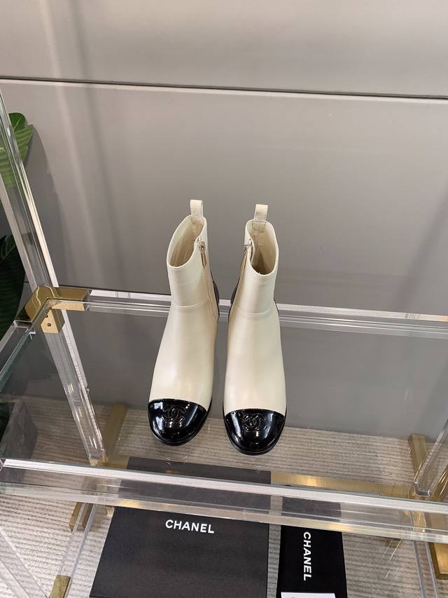 出厂价p Chane*新款粗跟短靴 百搭舒适型！ 鞋面超软羊皮 内里垫脚羊皮 意大利真皮大底 跟高6Cm 码数35-39 40定做