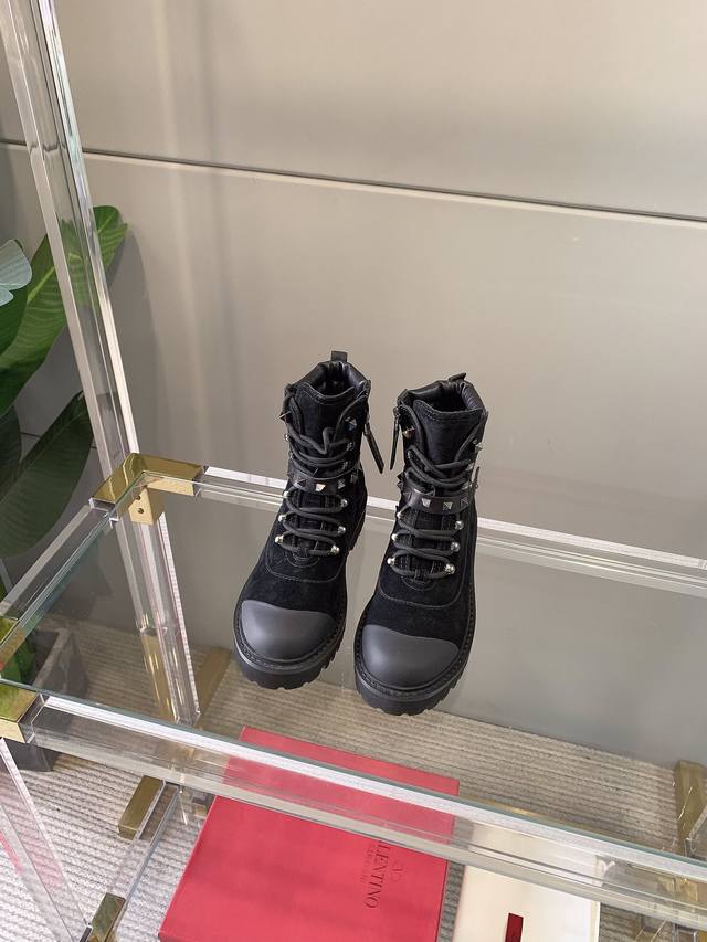 皮里 毛里 Valentin*新款机车短靴 鞋面羊京面料 内里垫脚牛皮 澳洲进口羊毛 两种面料 原版开模成型底 码数35-39 34 40 41定做