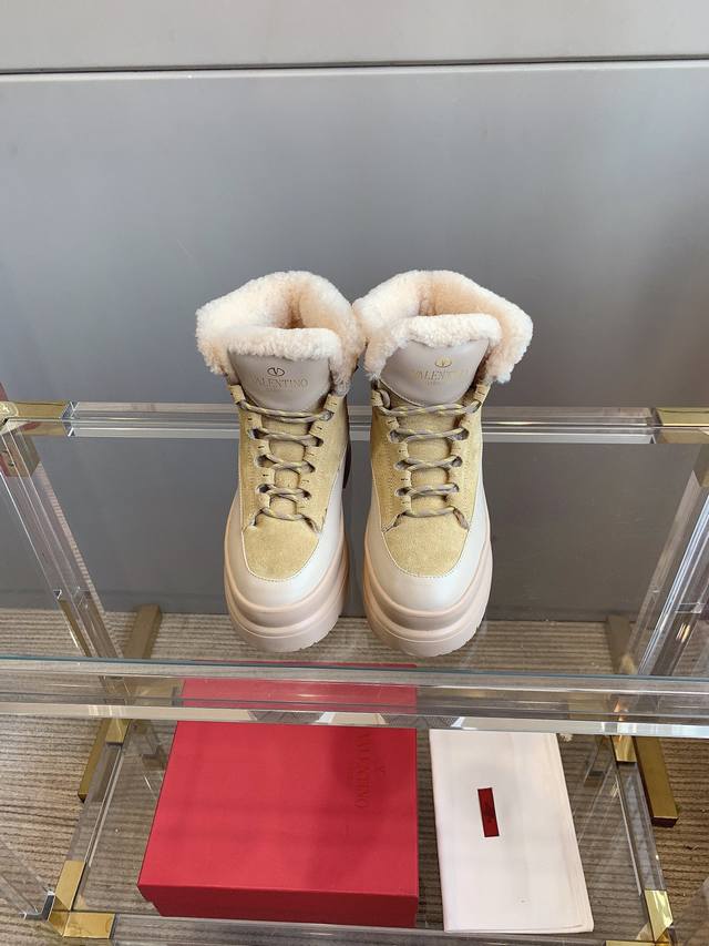 出厂价pp Valentin*厚底雪地靴 厚实羊毛超保暖 鞋面牛皮拼接羊京面料 内里垫脚澳洲一体羊毛 尺码35-39 40定做