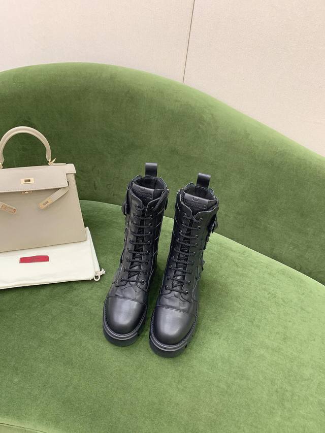 出厂价p Valentin*新款花朵短靴 非常重工 鞋面原版小牛皮 内里垫脚羊皮 原版开模大底 码数35-39 40定做