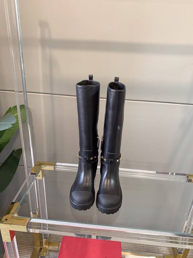 出厂价p Valentin*新款铆钉长靴 鞋面原版小牛皮 内里垫脚牛皮 原版开模成型底 码数35-39 34 40 41定做